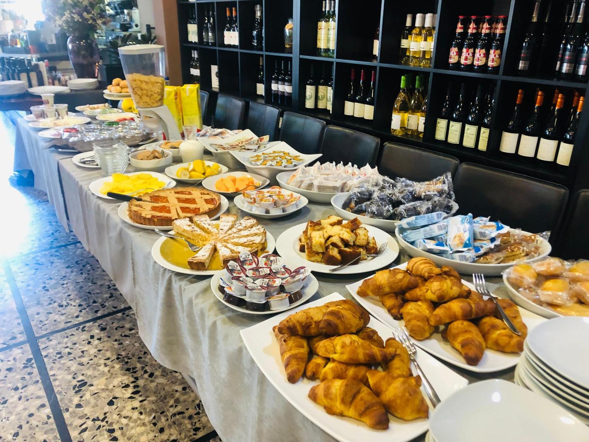 Hotel Le Nereidi Черво Екстер'єр фото